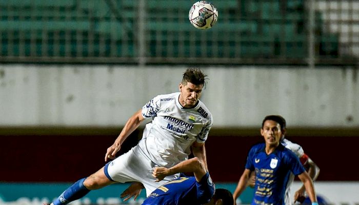 FT: Beri PSIS Kekalahan Pertama, Persib Puncaki Klasemen